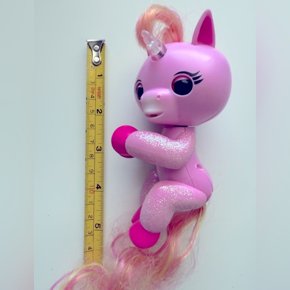 Fingerlings Baby Unicorn JoJo Interactive Figure [Light-Up] - Picture 4 of 5